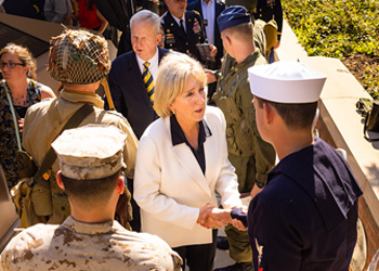 Donde shaking hands with veterans.