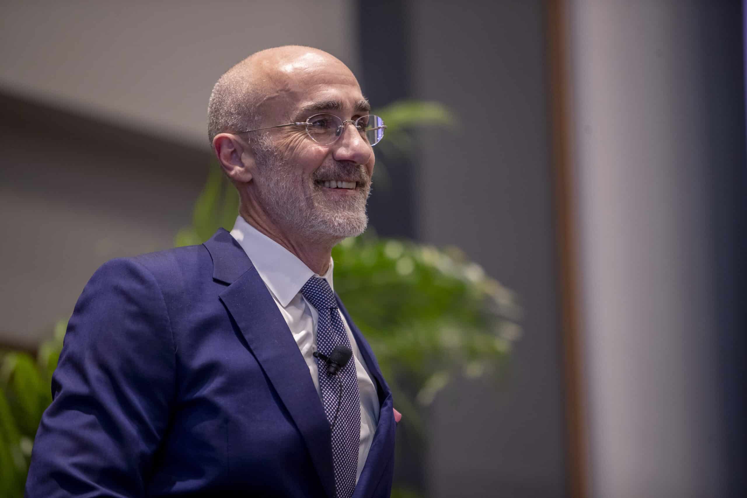 UT’s Inaugural Thrive Summit Triumphs with Acclaimed Author, Public Speaker, and Academic Dr. Arthur Brooks